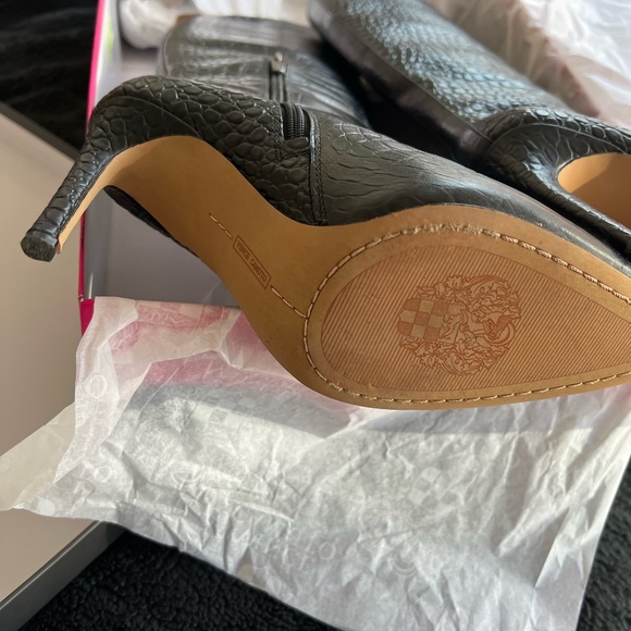 25% Off - Tall Vince Camuto Black Boots Like New, sz 8.5 - Picture 4 of 12